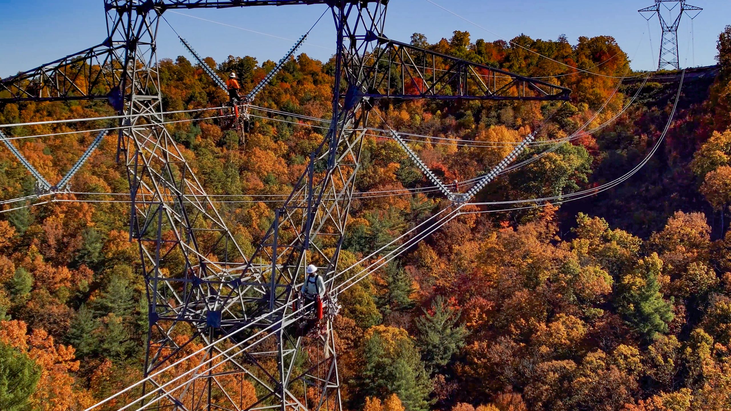 L.E. Myers Conquers Rugged Terrain to Rebuild 500kV Transmission